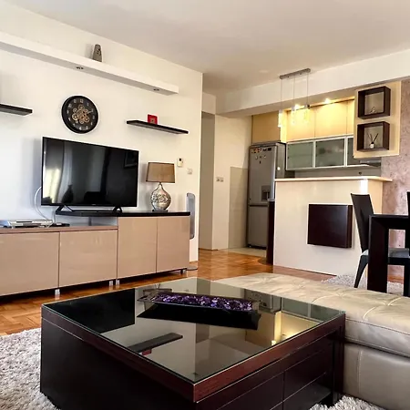 Apartament Bd Lux & Garage *