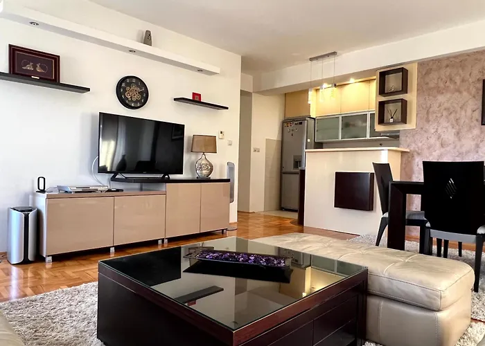 Apartament Bd Lux & Garage *