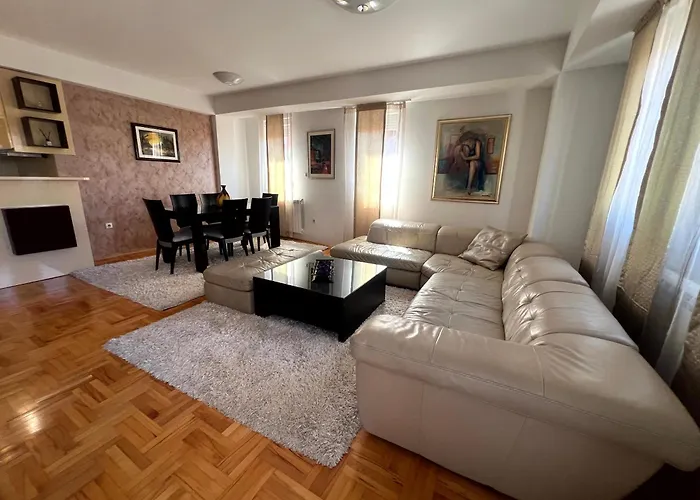 Apartament Bd Lux & Garage *